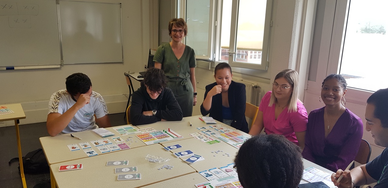 Un Jeu Pédagogique Et Des Tables Rondes Pour Les étudiants De BTS Du ...